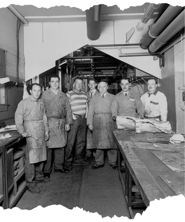 Foto histórica de la familia Flocchini trabajando como carniceros